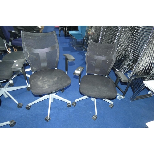 1299 - 2 x Dyna Mobel office swivel chairs with black upholstered seats and black mesh backs