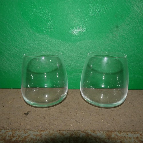 1024 - A quantity of various drinking glasses, contents of 1 shelf