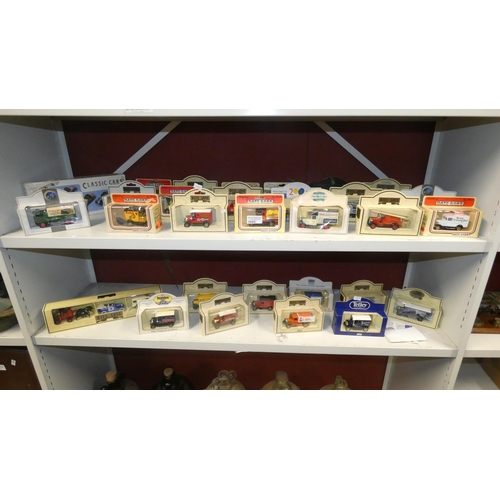 3086 - A quantity of miscellaneous boxed diecast and other models of vintage vehicles (2 shelves)