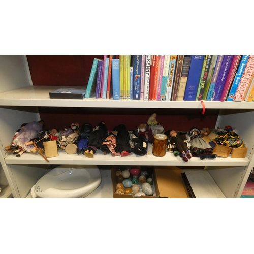 3094 - A quantity of miscellaneous souvenir dolls (one shelf)