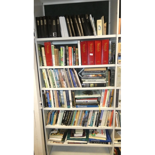 3123 - A large quantity of hardback and paperback books mainly on wildlife and natural history (6 shelves)