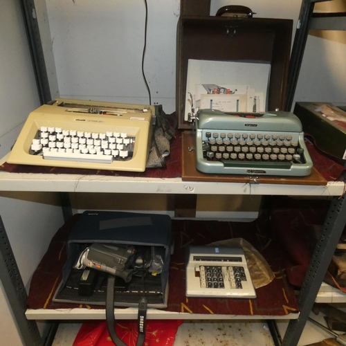 3147 - A vintage Imperial portable typewriter, a vintage Olivetti Lettera 25 portable typewriter, a Contex ... 