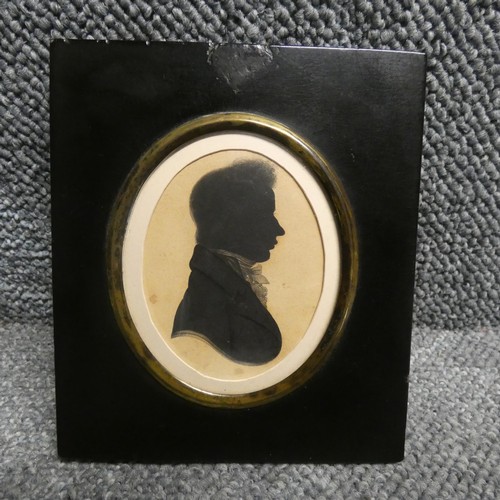 3018 - English School 19th Century, attributed to William Allport, Silhouette portrait miniature of a gentl... 