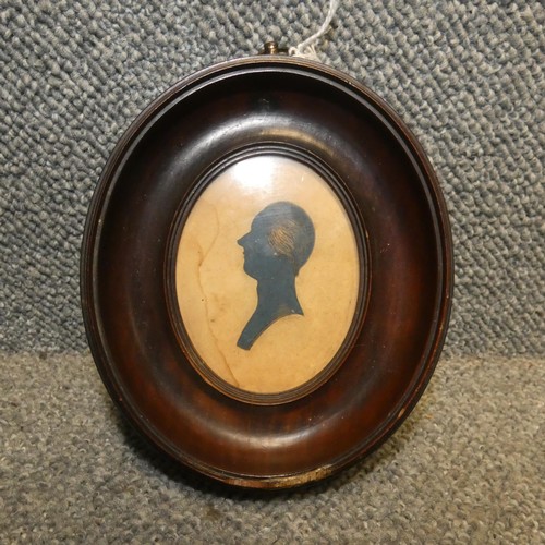 3024 - John Field (1756-1821), Silhouette of William Pitt the Younger, gilded highlights to hair, oval, 8.5... 