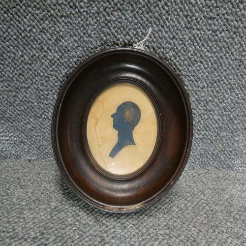 3024 - John Field (1756-1821), Silhouette of William Pitt the Younger, gilded highlights to hair, oval, 8.5... 