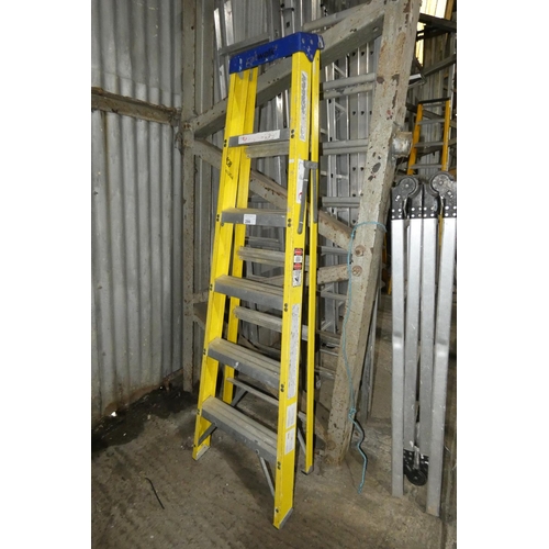 286 - A Youngman yellow fibreglass step ladder (5 tread)