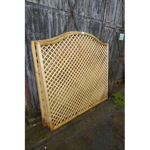 720 - 3 garden panels comprising 2 trellis panels, please note 1 of these are damaged, and a fence panel w... 