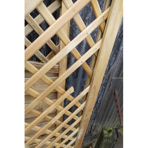 720 - 3 garden panels comprising 2 trellis panels, please note 1 of these are damaged, and a fence panel w... 