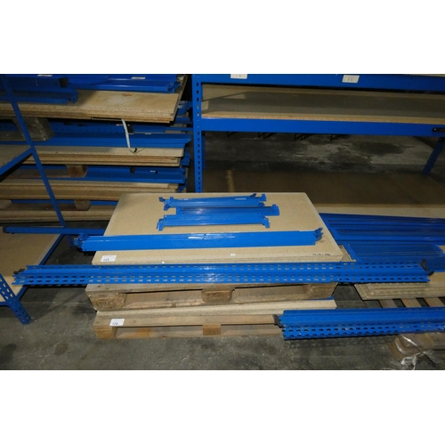 123 - 1 bay of blue metal boltless stores type racking approx 123 x 62 x 198cm high and is supplied with 4... 