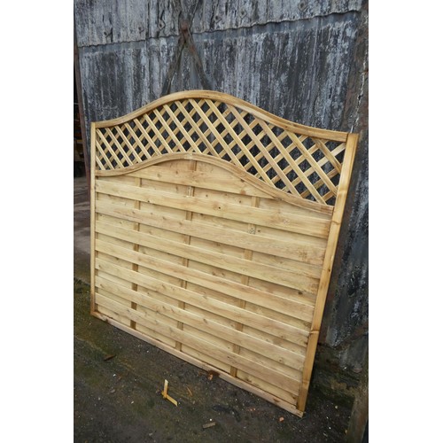 720 - 3 garden panels comprising 2 trellis panels, please note 1 of these are damaged, and a fence panel w... 