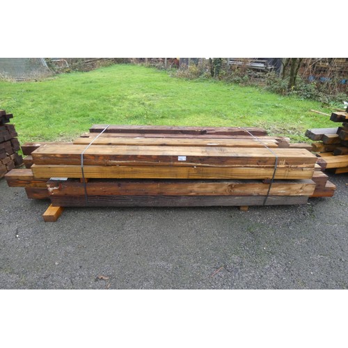 726 - A quantity of wooden posts to include 10cm x 10 cm, 17.5cm x 17.5cm, 12cm x 12cm etc. Lengths vary u... 