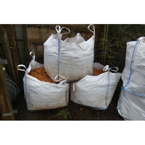 737 - 3 dumpy bags containing a quantity of wood mulch