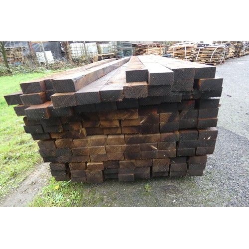 725 - 100 + lengths of timber measuring approx 10cm x 5cm x 240cm