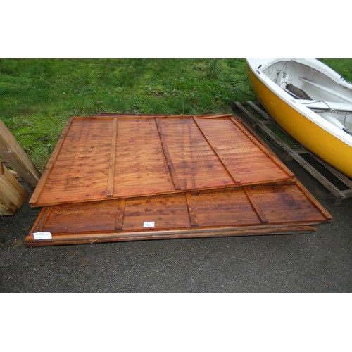 719 - 1 pallet containing 6 various fence panels comprising 3 at approx 6ft x 6ft, 2 at 6ft x 4ft and 1 at... 