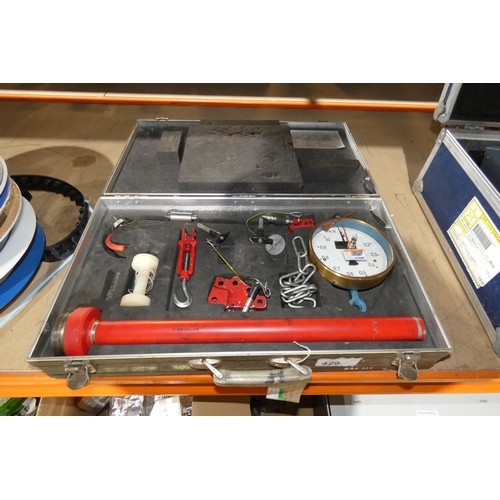 429 - 1 carry case containing an ex-MoD tension gauge 0-1000N