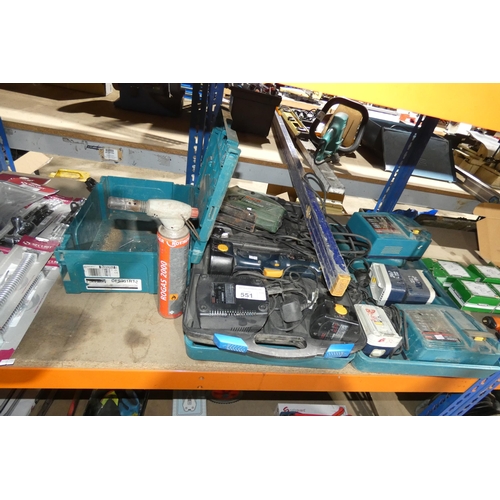 1 Makita cordless hammer drill supplied with 4 x batteries / 2 x