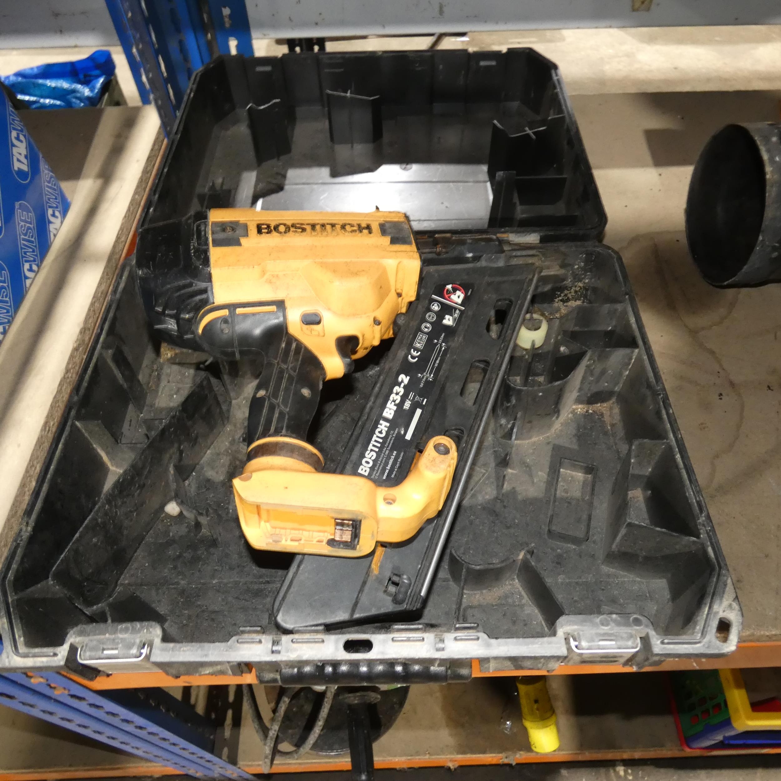 1 Bostitch cordless framing nailer type BF332. Please note that this