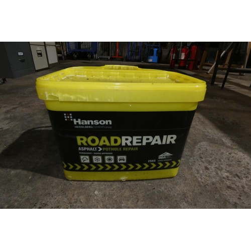 194 - 4 x 25kg tubs of Hanson road / pot hole repair asphalt