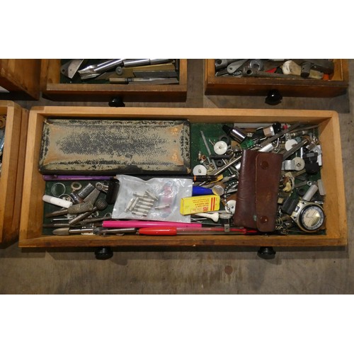 226 - A toolmakers 7 drawer wooden cabinet approx 43cm w x 22cm d x 29cm h containing a quantity of variou... 