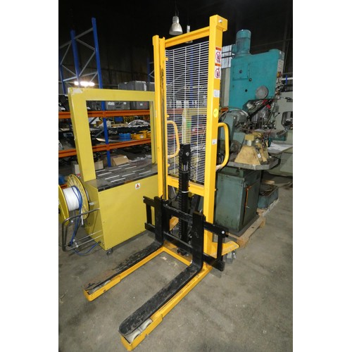 469 - A yellow manual hydraulic stacker type SDJA1000, capacity approx 1000kg, max lift height approx 1600... 