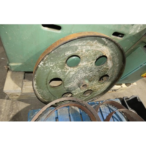 468 - A Robinson heavy duty Re-Saw type EF/T, power fed band saw. 36 inch, machine no. 1180, test no. 79/2... 