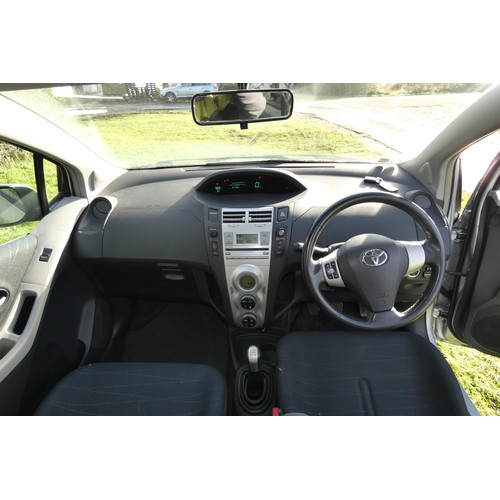 813 - Toyota Yaris T Spirit 3 dr hatchback, Silver, Reg: GPO6  HVD, 1st reg 25/05/2006, 5 spd manual petro... 