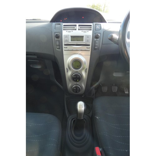 813 - Toyota Yaris T Spirit 3 dr hatchback, Silver, Reg: GPO6  HVD, 1st reg 25/05/2006, 5 spd manual petro... 