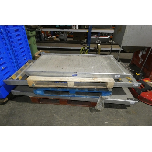 621 - An aluminium loading ramp by Raalloy approx 206cm (middle ramp)