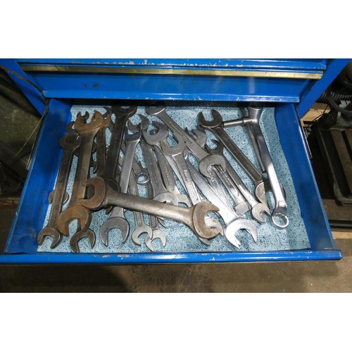 474 - A blue metal six drawer wheeled workshop tool cabinet approx 67 x 45 x 91cm high containing a quanti... 