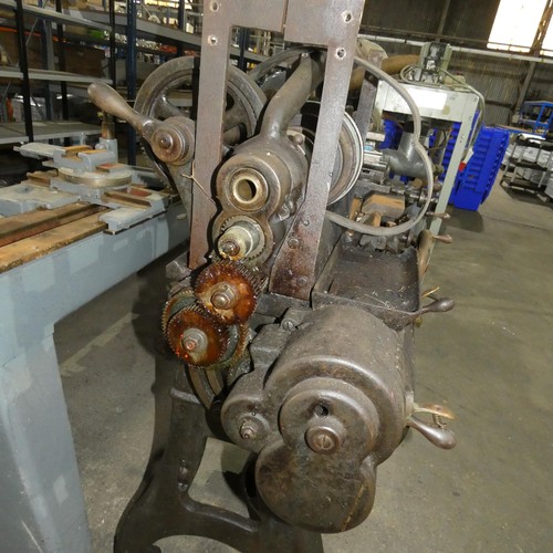 629 - A vintage belt driven metal turning lathe by The Hendey Machine Co. Torrington, USA, type 308? , ove... 