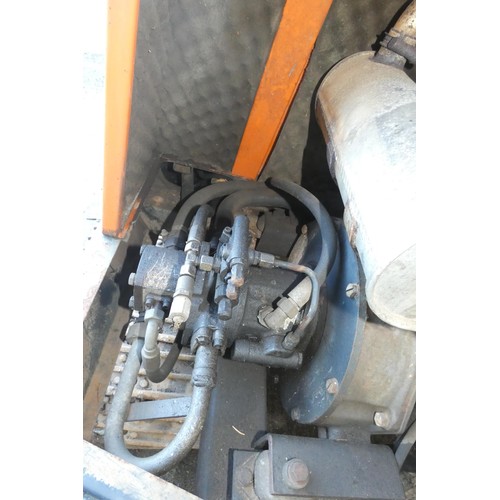 824 - Pel Job LS2000 digger, 1988, 3.4 ton, with 2 buckets, & wide metal swamp tracks, aux piping. 20kw.  ... 