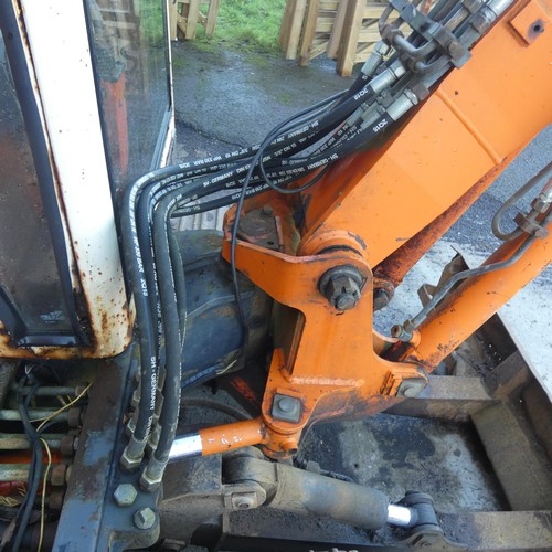 824 - Pel Job LS2000 digger, 1988, 3.4 ton, with 2 buckets, & wide metal swamp tracks, aux piping. 20kw.  ... 