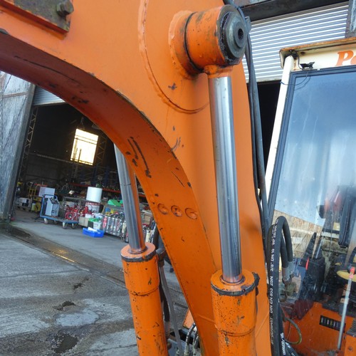 824 - Pel Job LS2000 digger, 1988, 3.4 ton, with 2 buckets, & wide metal swamp tracks, aux piping. 20kw.  ... 