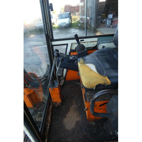 824 - Pel Job LS2000 digger, 1988, 3.4 ton, with 2 buckets, & wide metal swamp tracks, aux piping. 20kw.  ... 