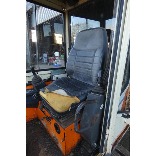 824 - Pel Job LS2000 digger, 1988, 3.4 ton, with 2 buckets, & wide metal swamp tracks, aux piping. 20kw.  ... 