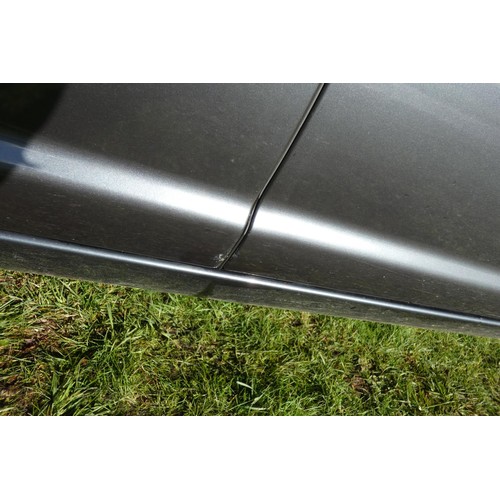 816 - Jaguar XJ6 V6 Auto Saloon, Silver/grey, Reg: CEZ 7480, 1st reg 28/04/2005, 6 spd auto Petrol 2967cc,... 