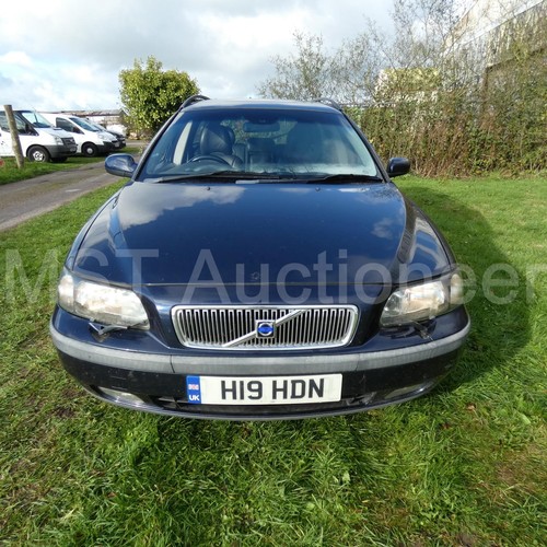 811 - Volvo V70 D5 SE 2.4 Auto Estate, Blue, Reg. H19 HDN, 1st reg 30/03/2004, 5 spd automatic Diesel 2401... 