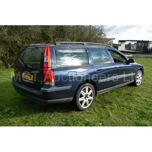 811 - Volvo V70 D5 SE 2.4 Auto Estate, Blue, Reg. H19 HDN, 1st reg 30/03/2004, 5 spd automatic Diesel 2401... 