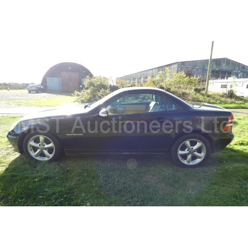 812 - Mercedes SLK 200 Kompressor Convertible, black, 2 dr sports, Reg CV53 UAT, 1st reg 15/09/2003, 6 spd... 