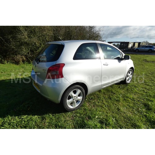 813 - Toyota Yaris T Spirit 3 dr hatchback, Silver, Reg: GPO6  HVD, 1st reg 25/05/2006, 5 spd manual petro... 