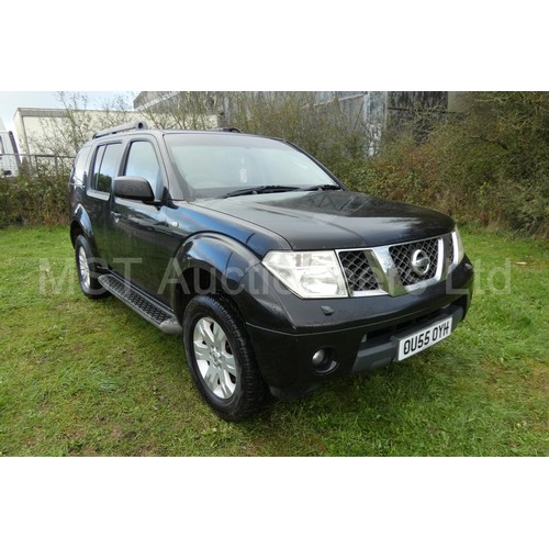 817 - Nissan Pathfinder SE DCI 174 MPV, 4x4 Estate Black, Reg OU55 OYH, 16/12/2005, 6 spd Manual 2488 cc D... 