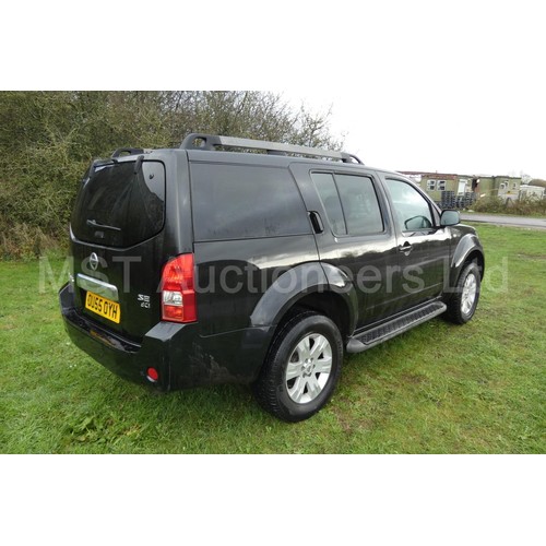 817 - Nissan Pathfinder SE DCI 174 MPV, 4x4 Estate Black, Reg OU55 OYH, 16/12/2005, 6 spd Manual 2488 cc D... 