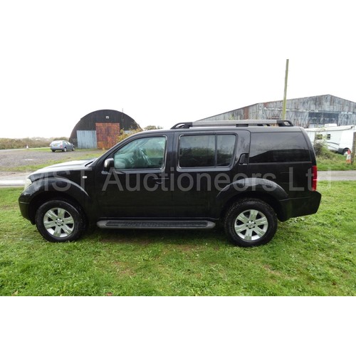 817 - Nissan Pathfinder SE DCI 174 MPV, 4x4 Estate Black, Reg OU55 OYH, 16/12/2005, 6 spd Manual 2488 cc D... 