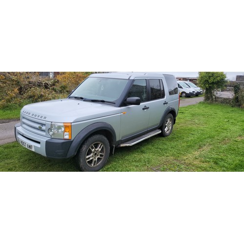 822 - Landrover Discovery 3 MWB, Light 4x4 Utility, Commercial TD V6.. Reg HD57 AWF, 07/01/2008, 6 spd man... 