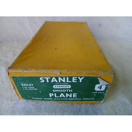 454 - A Stanley No.78 rabbet rebate plane, a Stanley No. 4 smoothing plane (boxed), a Stanley spoke shave,... 