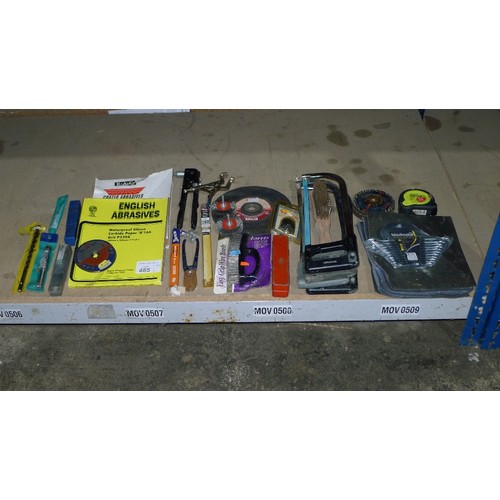 485 - A quantity of various engineering related items including 4 hack saws, silicon carbide paper, drill ... 