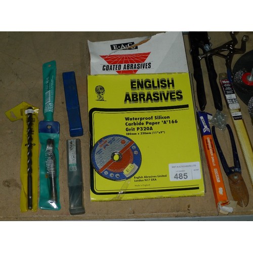 485 - A quantity of various engineering related items including 4 hack saws, silicon carbide paper, drill ... 