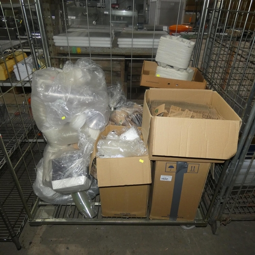 1022 - A quantity of various packaging inc lids, tubs, bags, cones etc