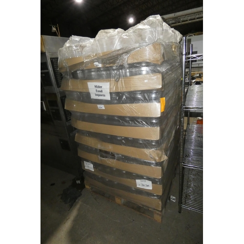 1024 - A pallet containing approx 700 plastic storage containers, no lids