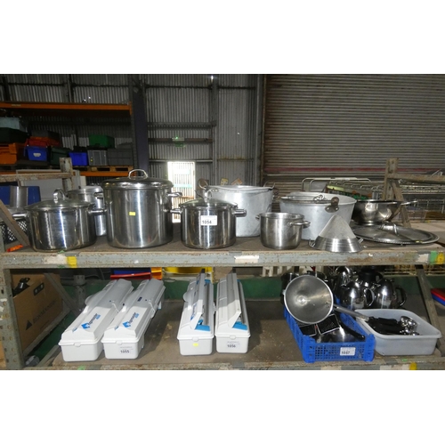 1054 - A quantity of various stainless steel and aluminium stockpots etc, contents of 1 shelf